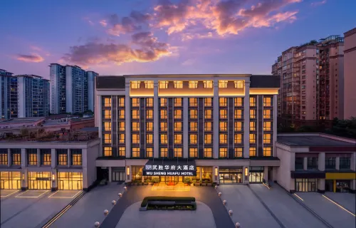Huafu Hotel - parking