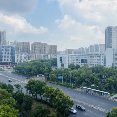 Shankee Tea Style Hotel (Fengcheng City Government People's Hospital)