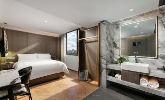 Marriott Hotel (Shaoguandong Railway Station The History East Street)
