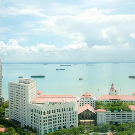 High Floor Seaview 3BR for 10 | Bathtub Gurney