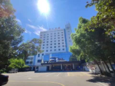 Shihe Hotel Hotels near Xinyang Station