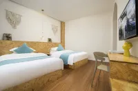 Luding Sihaiyijia Boutique Hotel (Luding Bridge)