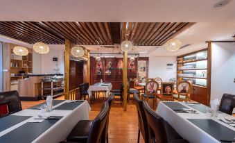 Louis Hotel(Zhongshan Block East Lihe Square Branch)
