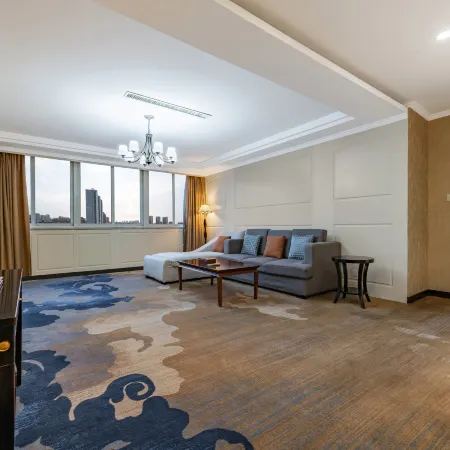 Zhonghao Fenghuang International Hotel