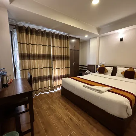 Hotel Everest Nepal Отели рядом с достопримечательностью «Бхимсен Тауэр (Дарахара)»
