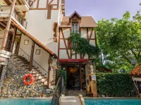 Le Charcoa Hotel Hotels near Chedi Luang Temple