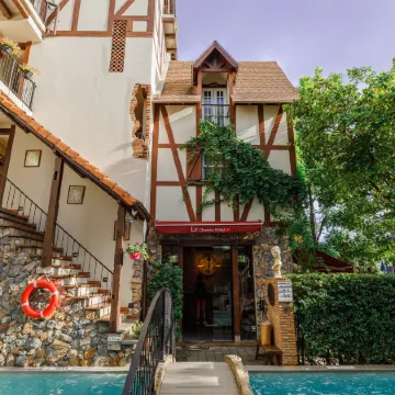 Le Charcoa Hotel