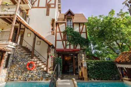 Le Charcoa Hotel