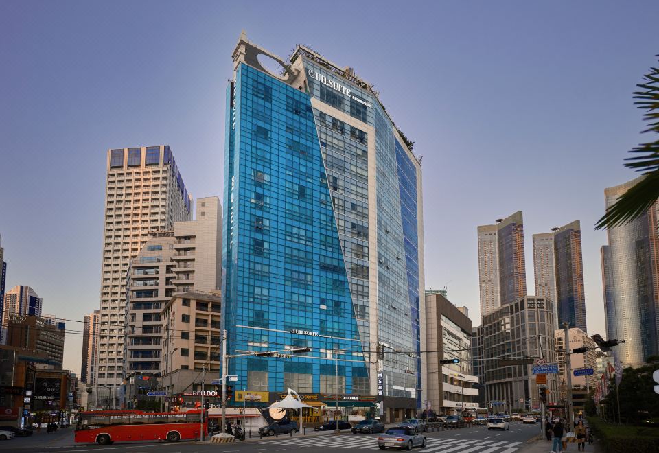 2. UH 스위트 더..