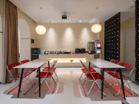 Xiamen Jiye Yishu Hotel (Xiamen North Railway Station Jimei Avenue Subway Station) Hotels near Jimei
