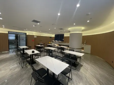 AHS Hotel (Yinchuan Gulou Pedestrian Street Yuhuangge) Отели рядом с достопримечательностью «Chengtian Temple Pagoda»