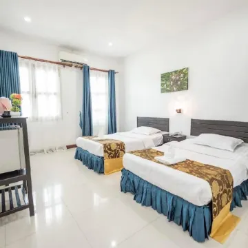 Subinh Hotel Отели в г. Паксе