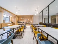 漢庭優佳酒店（北京總部基地富豐橋地鐵站店） 鄰近看丹的酒店