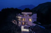 Jiuhua Mountain is Qingshan Mountain Wild Homestay Hotels near Pillar of Stability