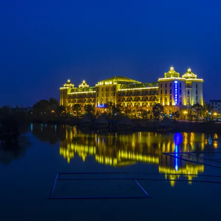 Xianhua Sandalwood Lakeside Hotel