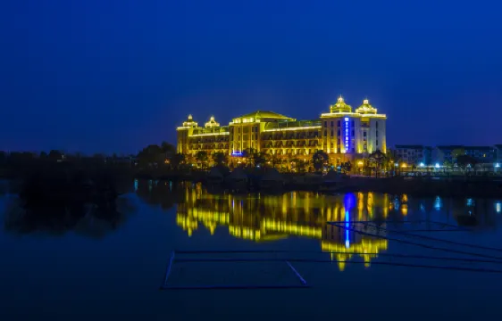 Xianhua Sandalwood Lakeside Hotel