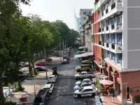 Ago Hotel Chinatown Отели рядом с достопримечательностью «Пирс Си-Пхрая»