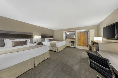 Best Western Plus Executive Inn Отели рядом с достопримечательностью «Библиотека Роленд Хай Скул»