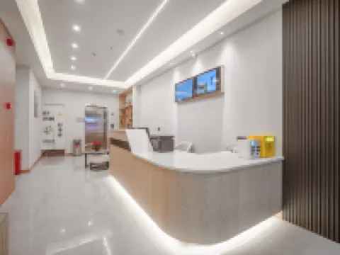 Leman Hotel (Leshan Zhanggong Bridge Gourmet Street) Hotels in Leshan