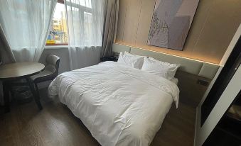 IU Hotel (Tongliao Railway Station)