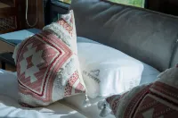 Joan Kushtai Joong Valley Bay Wild Luxury Camp - balcon