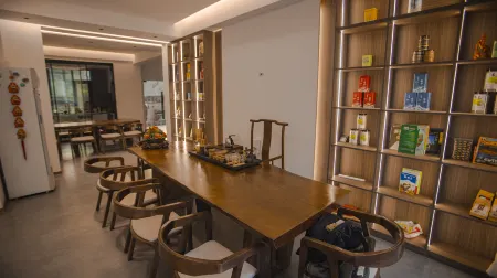 Zhangjiajie Youshangju Homestay Отели рядом с достопримечательностью «Tianmen Mountain National Forest Park»