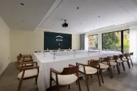 더스크 마운틴 리플렉팅 스노우 프라이빗 핫 스프링 코트야드