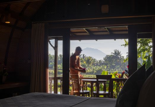 2. 비하우스 디지와..