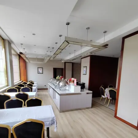 Geyue Hotel (Golmud Salt Lake Plaza)