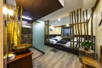 伴山月望山民宿