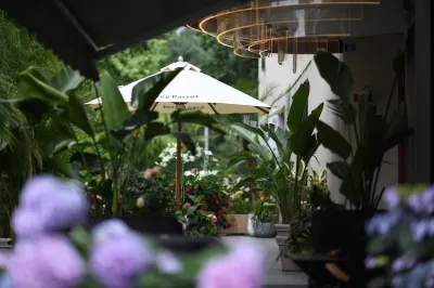 GREY PARROT HOTELS Hotels in Chengdu Happy Valley andSouthwest Jiaotong University