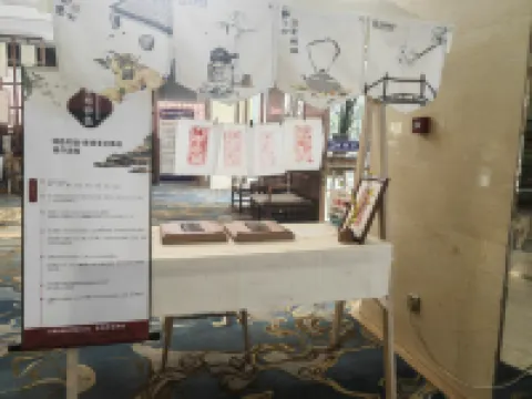 QIANNA HOTEL(Zhongyuan International Expo Center Fenghuangtai Subway Station)