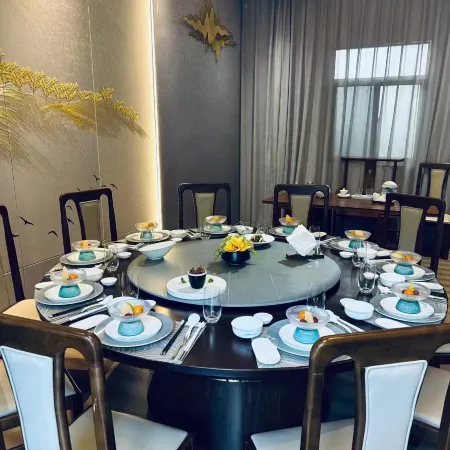 Qingyuanshan Hotel Отели рядом с достопримечательностью «Гора Qinyuan»