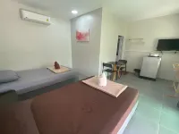 Davy's Cottage Phuket Hotels near Wat Prathong