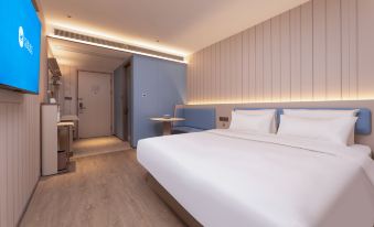 HanTing Hotel (Zhenjiang Railway Station Wanda Plaza)