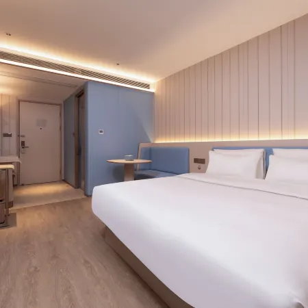 HanTing Hotel (Zhenjiang Railway Station Wanda Plaza)