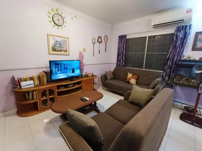 Kota 3BR Townhouse 5 Pax - TVBox/Mahjong/Jonker Hotels in 