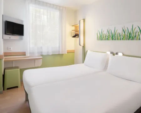 B&B Hotel Zaragoza Plaza Mozart 薩拉戈薩省酒店