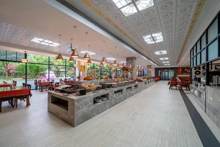 SHANGHAIGUANGFULINHOTL Отели рядом с достопримечательностью «Shanghai International Studies University (Wenxiang Road)»