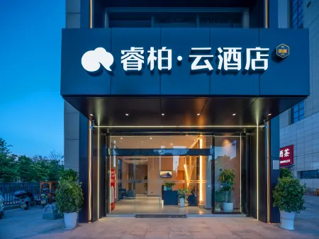 Rujia Ruibaiyun Hotel (Chuzhou Suchu Business Center Subway Station) Отели рядом со станцией Chuzhou North Railway Station