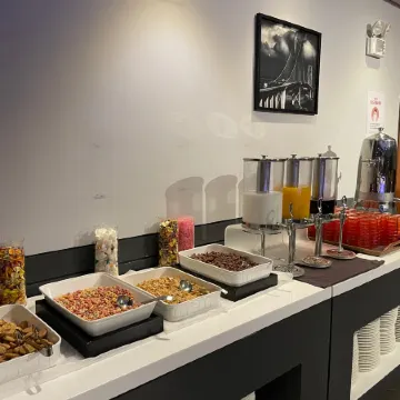 Golden Daisy Hotel Отели рядом с достопримечательностью «Водопад Вонан»