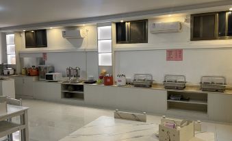 Junying Sanbu Hotel