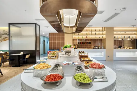 Elong Hotel (Quzhou High-Speed Railway Station Guojin Center) Отели рядом с достопримечательностью «Ancestral Temple of the Southern Confucius Clan»