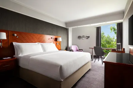 Paris Marriott Rive Gauche Hotel & Conference Center Отели рядом с достопримечательностью «Высшая нормальная школа»