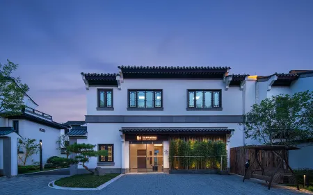 Wanda Vivid Premium Hot Spring Resort - Villa Family Vacation (Lingfeng Scenic Area, Anji) Отели рядом с достопримечательностью «Lingfeng Mountain Sceneic Area»