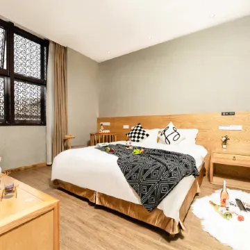 Fireworks Homestay (Yichun Wanzhai Ancient City Scenic Area Store)