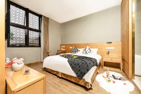 Fireworks Homestay (Yichun Wanzhai Ancient City Scenic Area Store)