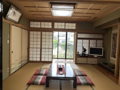 MEILAN　HOUSE RACTAB 돔 주변 호텔
