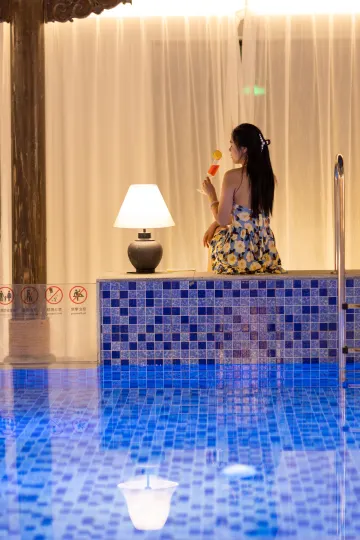 Swan Lake Inviting Moon Paviloin Hotel（Taierzhuang Ancient City Scenic Area）