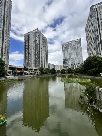 On Cloud Homestay (Wanda Plaza Branch) Отели рядом с достопримечательностью «Anhui Polytechnic University»